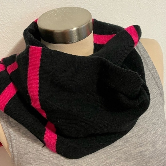 T Mobile Tuesday Black and Pink Striped Scarf - Picture 5 of 8